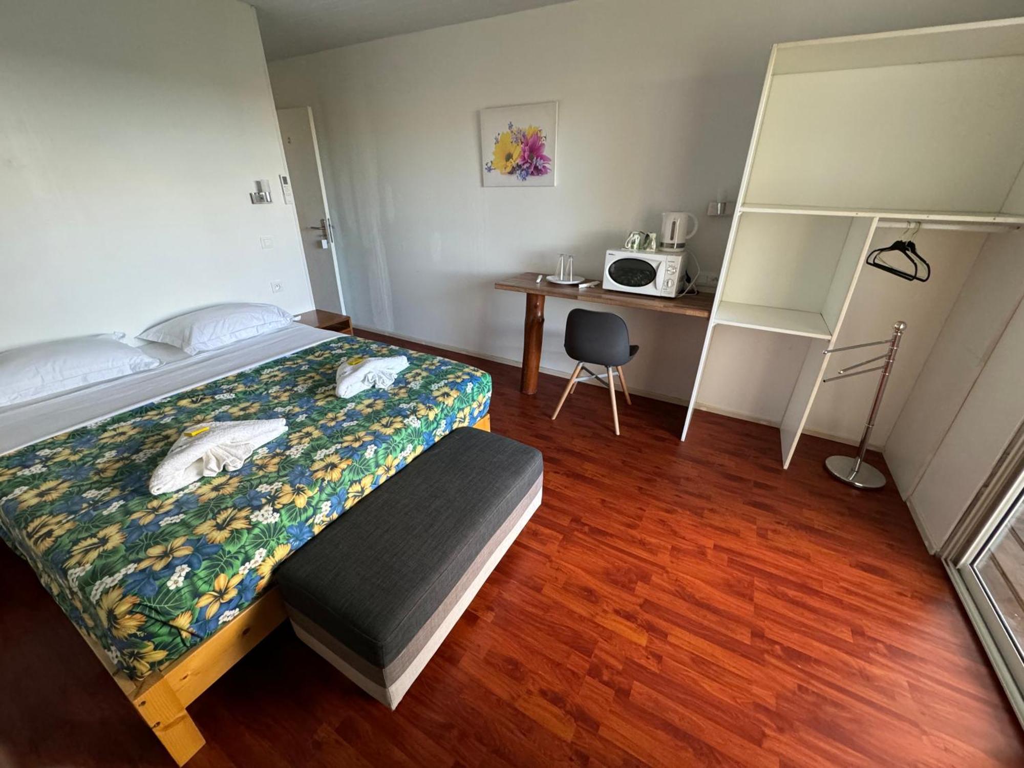 Te Mao Hotel Avatoru Room photo