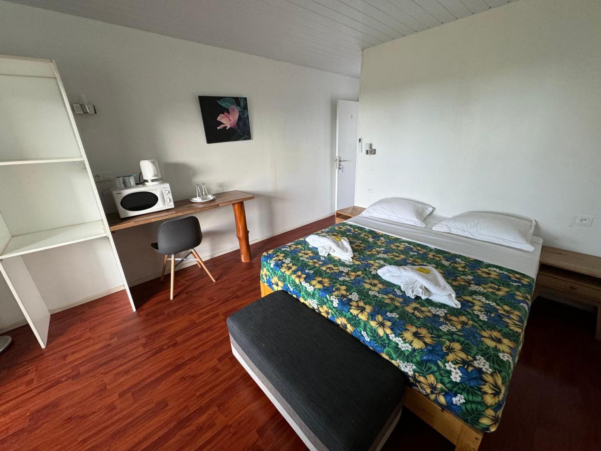 Te Mao Hotel Avatoru Room photo